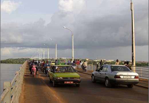 Bamako, pont des Martyrs #19 (13532 visits, rating score 4.68) Bamako, pont des Martyrs #19
