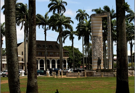 Cayenne #11 (8928 visites) Place des Palmistes, monument en Hommage à Felix Eboué. Cayenne #11