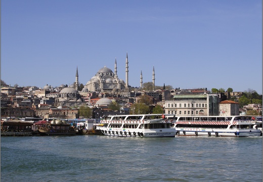 Sultanahmet, mosquées vue de Galata #01 (12975 visits) Mosquée de Rüsten Pasa et de Suleymaniye (Soliman le Magnifique). Sultanahmet, mosquées vue de Galata #01