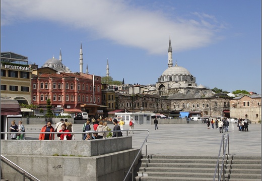 Sultanahmet, place du pont de Galata #01 (9885 visits) Mosquée de Rüsten Pasa et de Suleymaniye (Soliman le Magnifique). Sultanahmet, place du pont de Galata #01