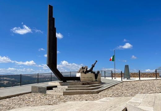 Acerenza, Monumento ai Caduti di tutte le Guerre #01