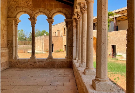 Abbaye Santa Maria a Cerrate #04 (715 visits) Abbaye Santa Maria a Cerrate #04