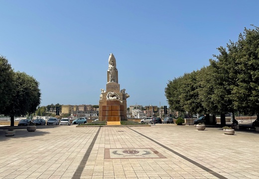 Brindisi, Monumento ai Caduti d'Italia #01