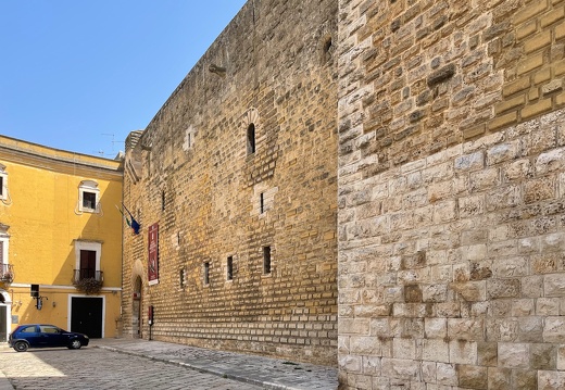 Gioia del Colle, Castello normanno-svevo #01 (55 visits) Gioia del Colle, Castello normanno-svevo #01