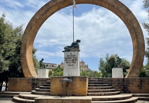 Manduria, Monumento ai Caduti #01