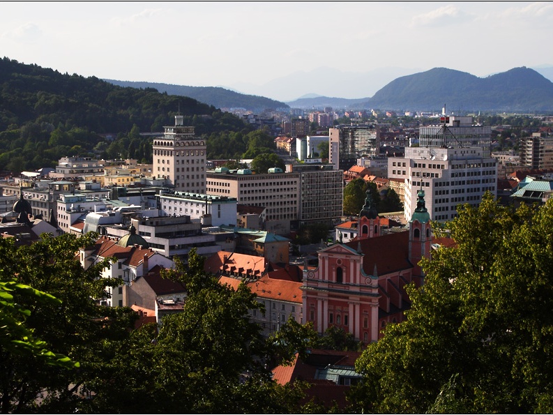 Ljubljana,  Église franciscaine (vue du château) #01