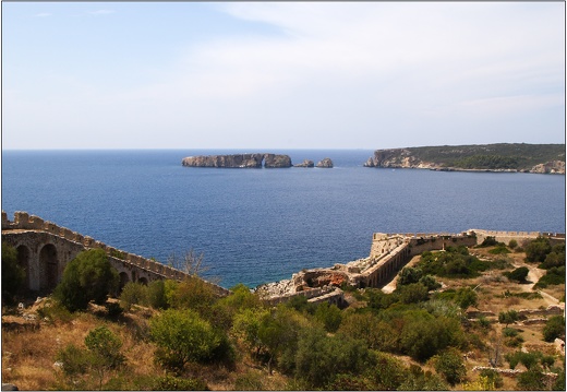 Pylos, l'île de Sfakteria vue de Neo Kastro #08