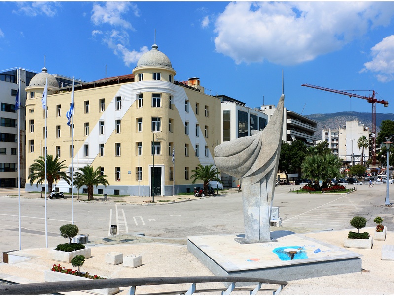 Volos, monument de la résistance et université #01