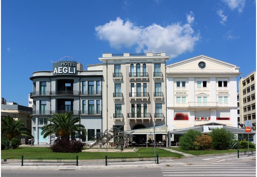 Volos, immeubles du front de mer #02 (3785 visits) Volos, immeubles du front de mer #02