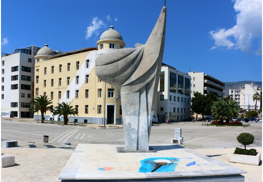 Volos, monument de la résistance et université #02