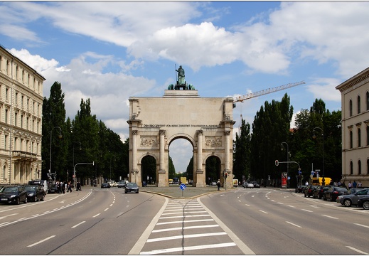 Munich, Ludwigstrasse et porte de la Victoire (Siegestor) #01