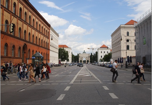 Munich, Ludwigstrasse et porte de la Victoire (Siegestor) #02 (9088 visites) Munich, Ludwigstrasse et porte de la Victoire (Siegestor) #02