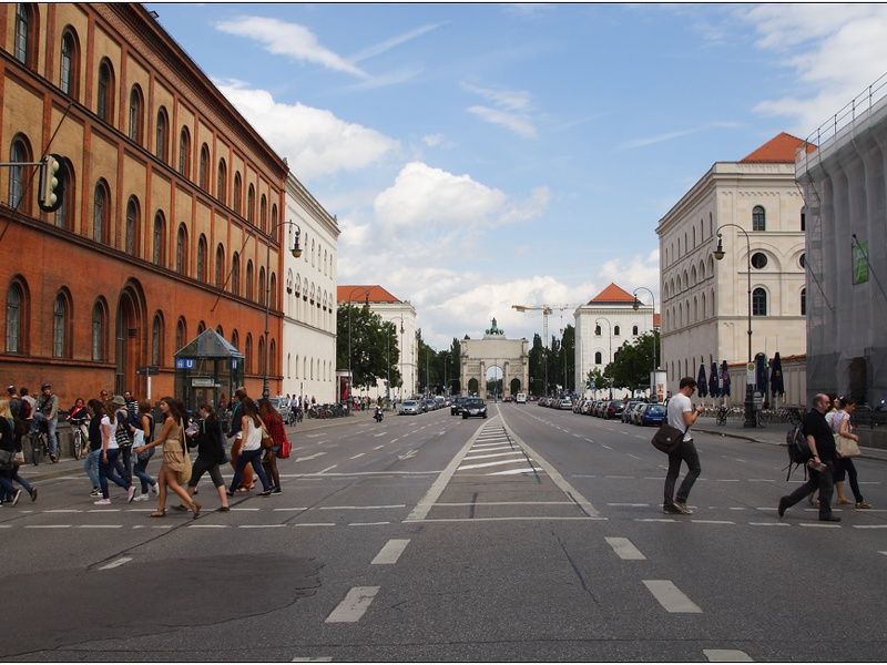 Munich, Ludwigstrasse et porte de la Victoire (Siegestor) #02