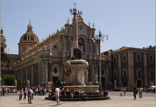 Catane, Fontana dell'Elefante & Cattedrale di Sant'Agata(Duomo) (3822 visites) Catane, Fontana dell'Elefante & Cattedrale di Sant'Agata(Duomo)