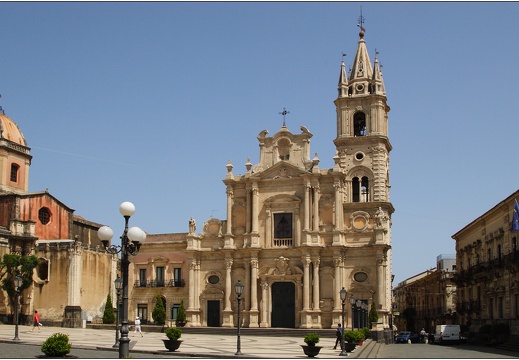 Acireale, Basilica dei Santi Pietro e Paolo (2195 visites) Acireale, Basilica dei Santi Pietro e Paolo