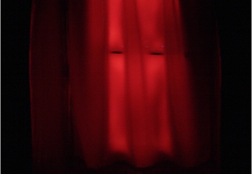 Le voile rouge (2327 visites) Le voile rouge