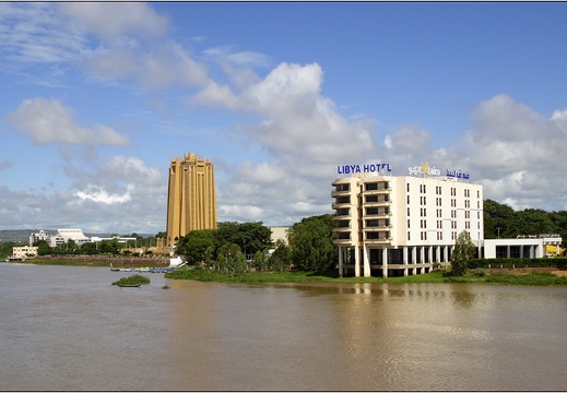 Bamako, rives du Niger, BCEAO #01 (7150 visites) Bamako, rives du Niger, BCEAO #01