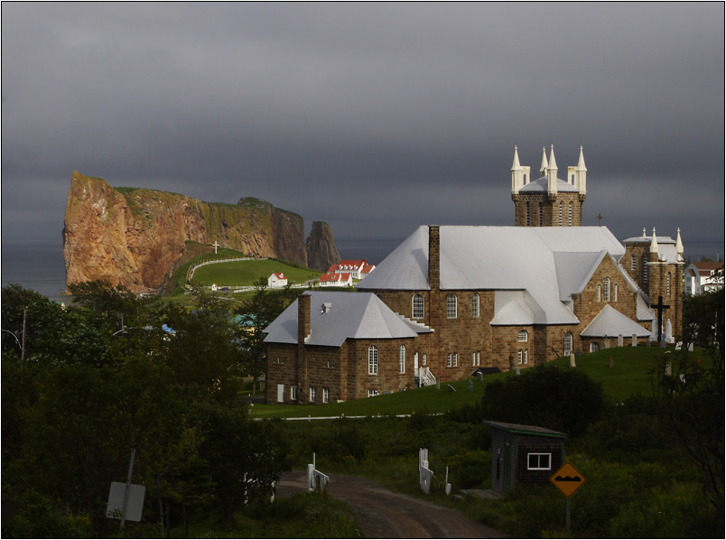 Percé, église, pointe et roche #01