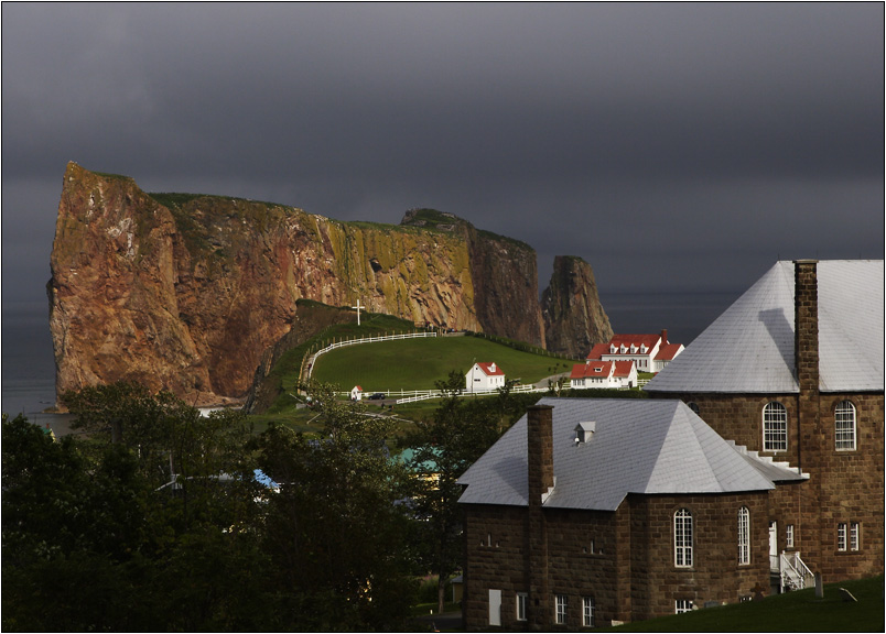 Percé, église, pointe et roche #02