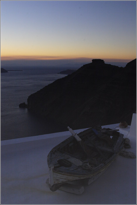 Coucher de soleil #05 (24693 visites) Sur le toit d'une des maisons de Fira Coucher de soleil #05