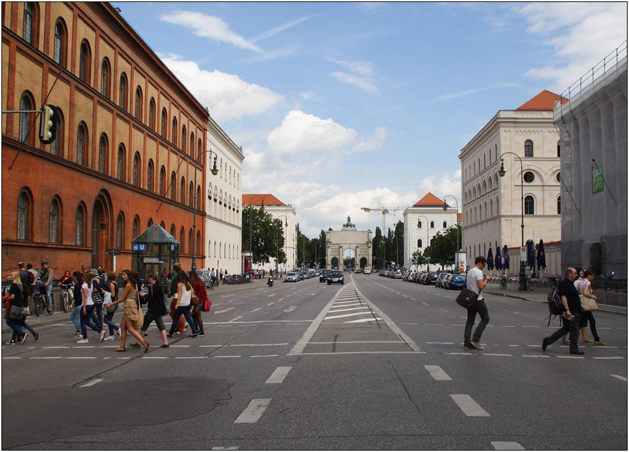 Munich, Ludwigstrasse et porte de la Victoire (Siegestor) #02